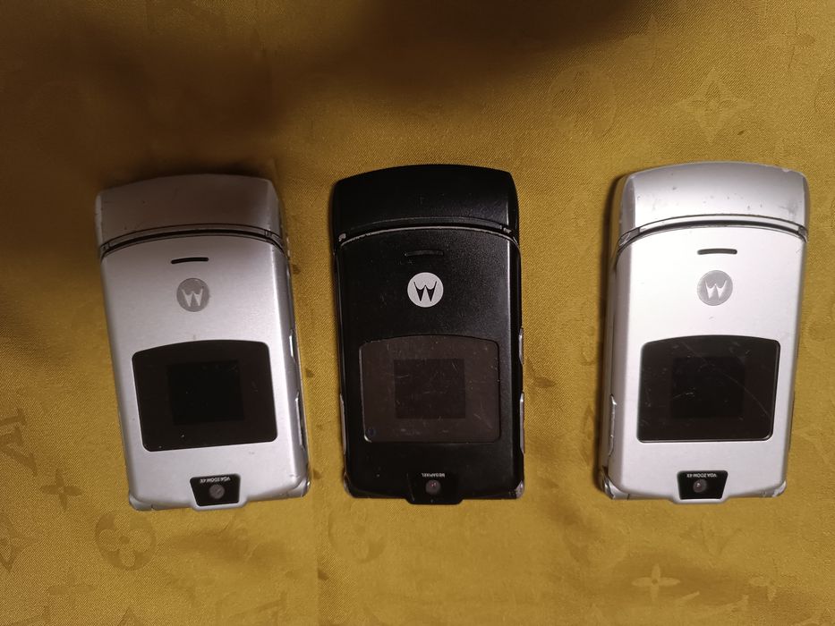 Assalom alekum Telefonlar sotiladi Hello Moto Motorola Razr