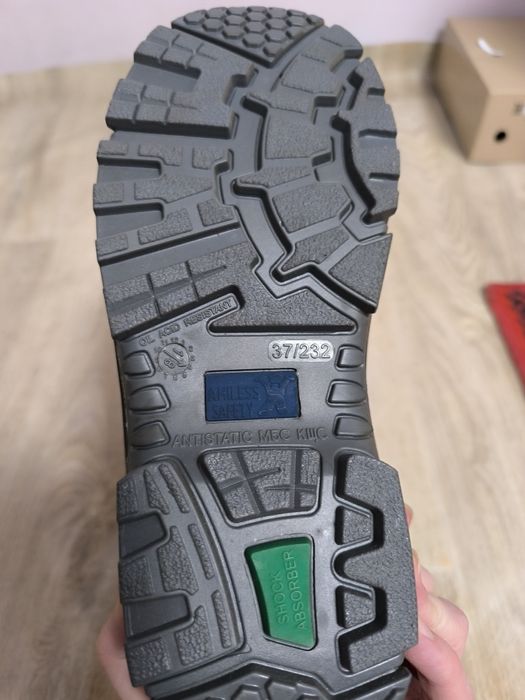 Продам спецобувь