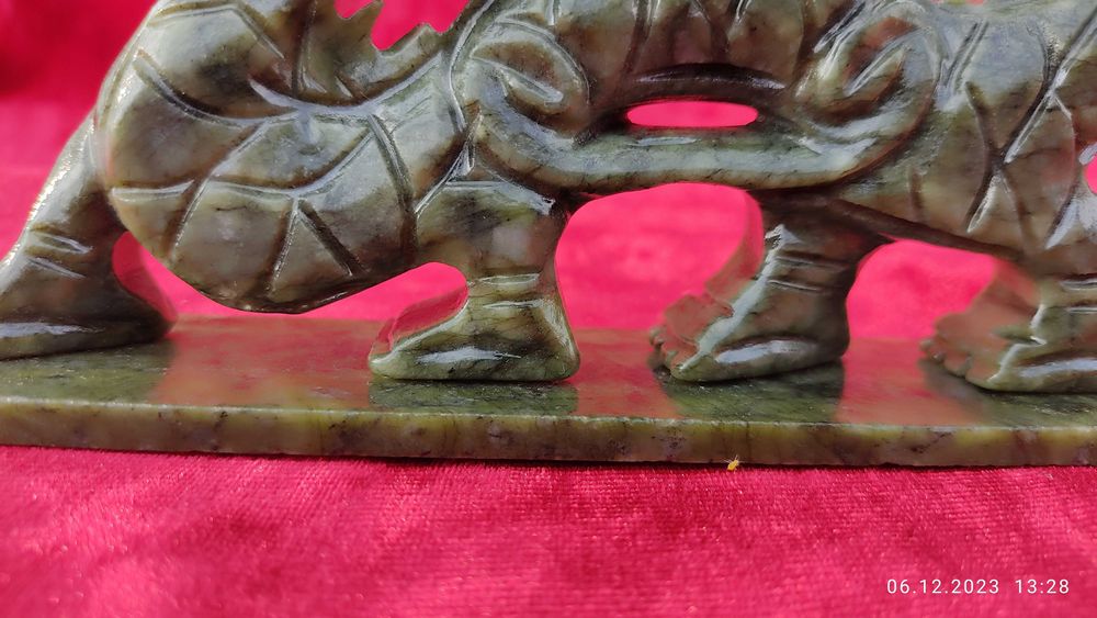 Статуэтка из камня Дракон