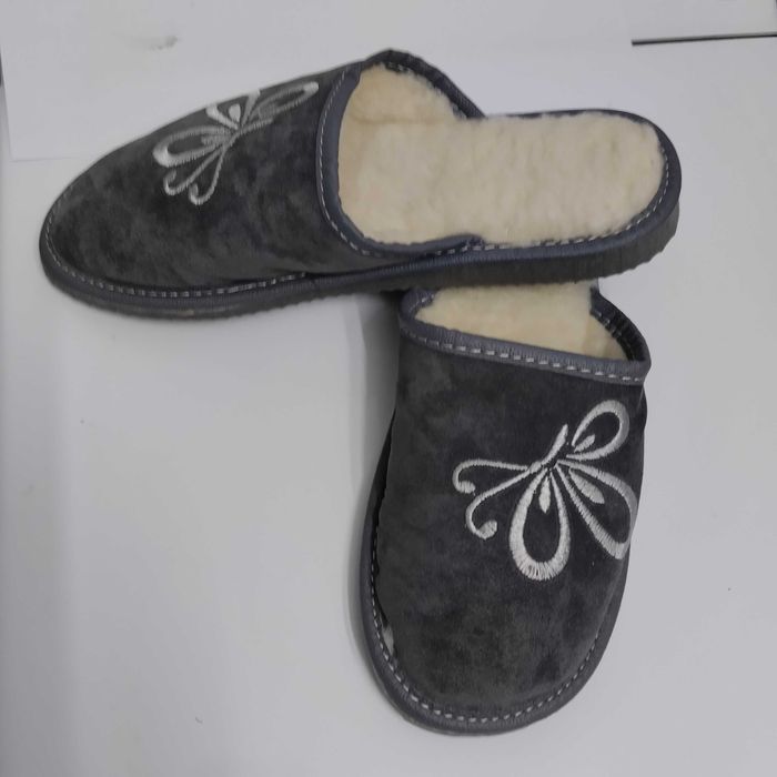 Vand papuci casa noi pentru femei, imblanite, din piele naturala