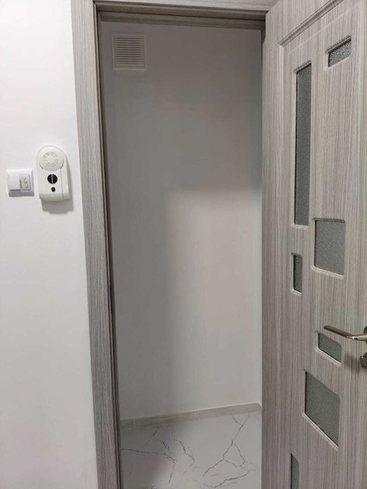 Vand Apartament 3 camere, Semidecomandat, Zona Stadion