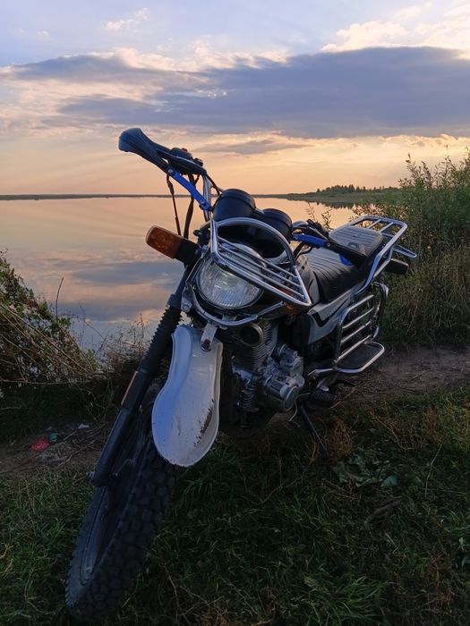 Продам мотоцикл 200кубовый
