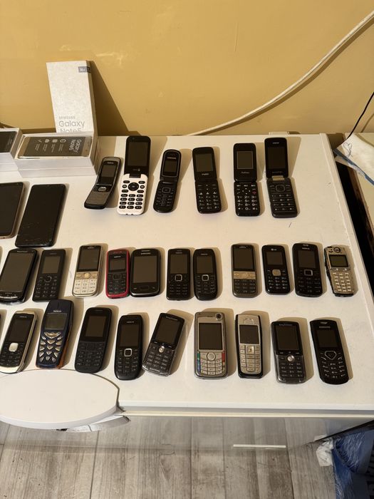 Lot telefoane vechi de colectie