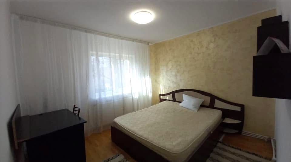 Închiriez apartament 3 camere