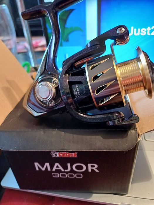 Продавам  ултра лайт пръти  макари влакна тежести куки силикон