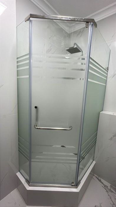 Душ кабина и зеркало