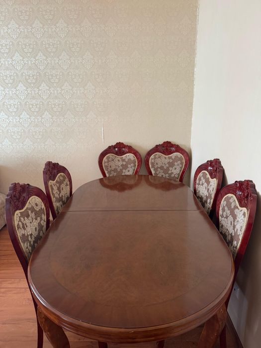 Стол для гостиной