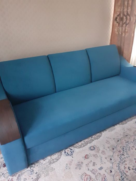 Продам в комплекте двойку,‐большой и малый диваны.