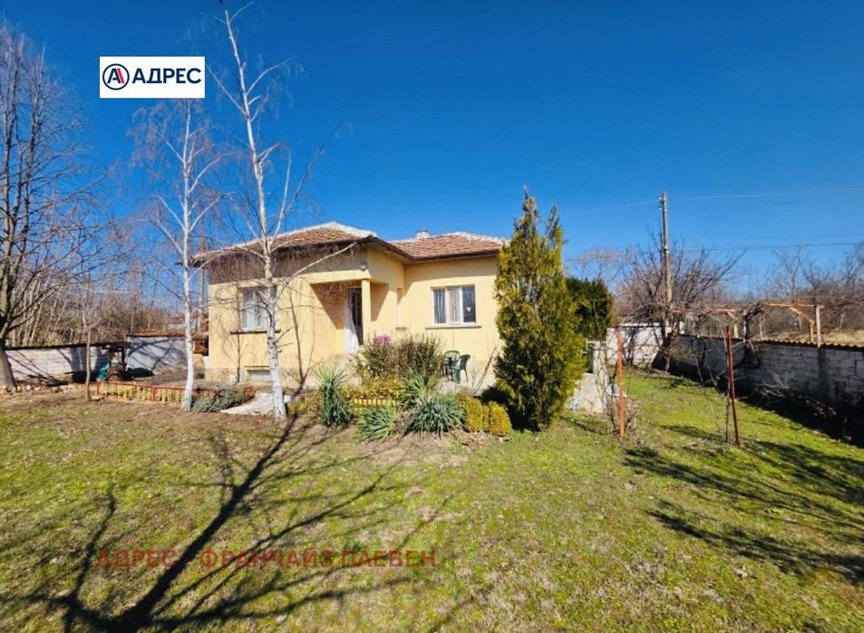 Къща в Плевен, област-с.Изгрев площ 50 цена 30000