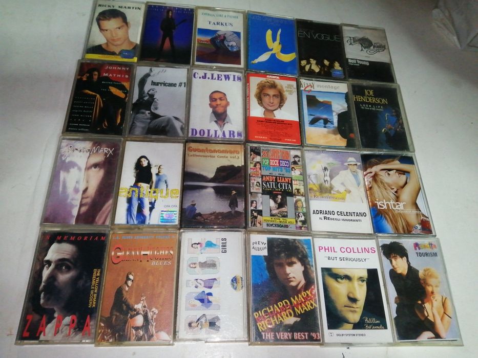 Аудио касети с различни изпълнители