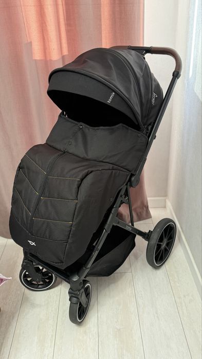 Продам прогулочную коляску Tomix Kelly