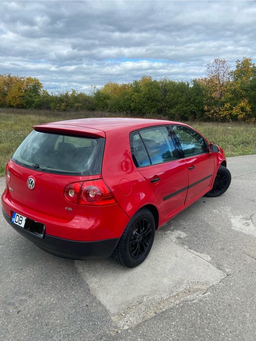Vând golf 5 1.4 fsi sau schimb