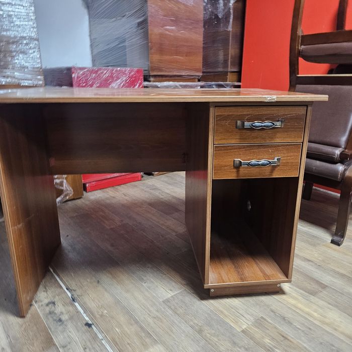 Офисный стол с тумбой