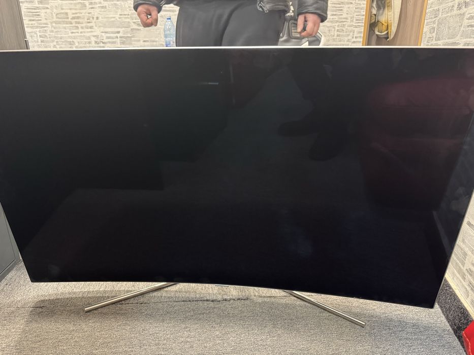 Samsung QLED Q7C – 4K UHD, Smart TV, ecran curbat