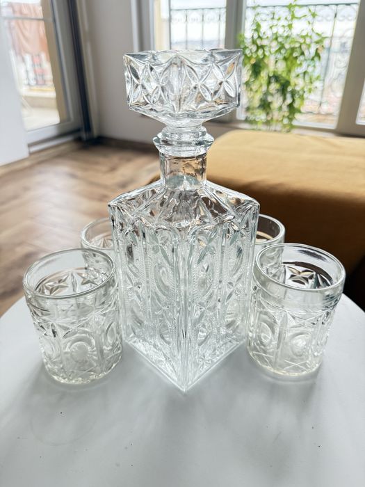 Ретро Арт стъклени шишета и чаши