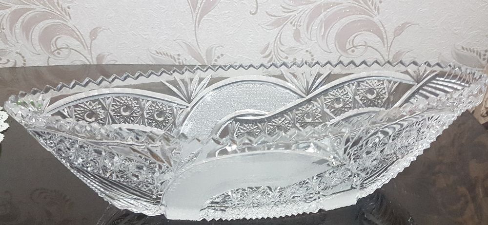 Хрустальная ваза .