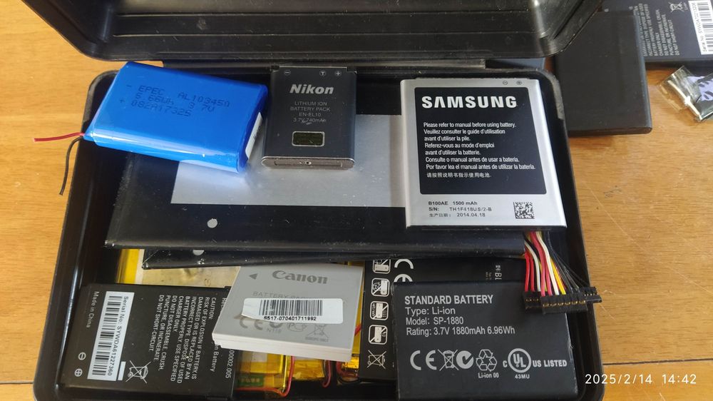 Батарейки li-on разные