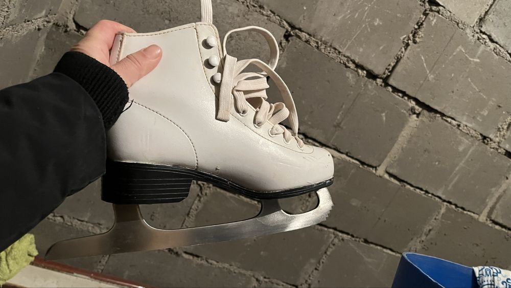 Продам коньки б/у