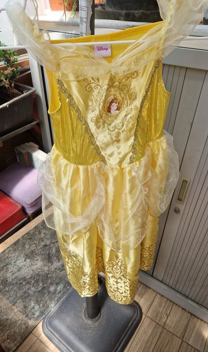 Rochie galbena printesa Belle Frumoa si pantofii printeseisa si Bestia