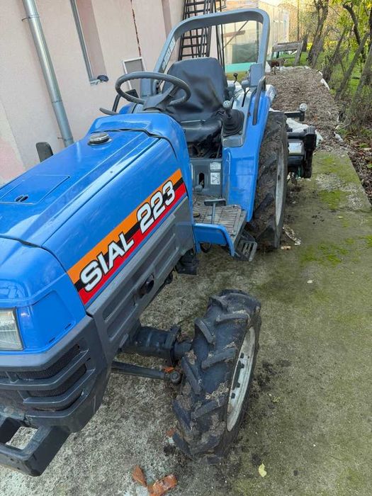 Продавам японски трактор Iseki SIAL 223 с документи и фреза (4x4)