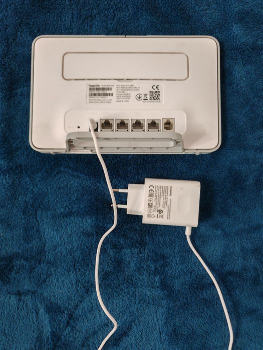 Router wireless 4G+ cu slot SIM Huawei B535-333