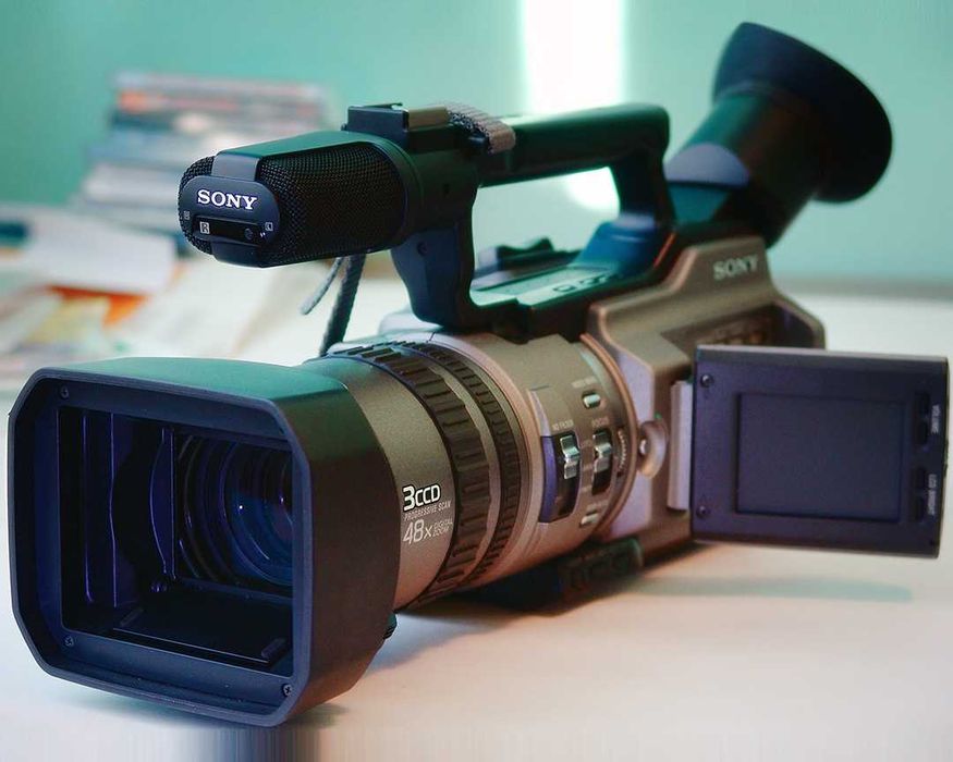 Видеокамера Sony VX2100e