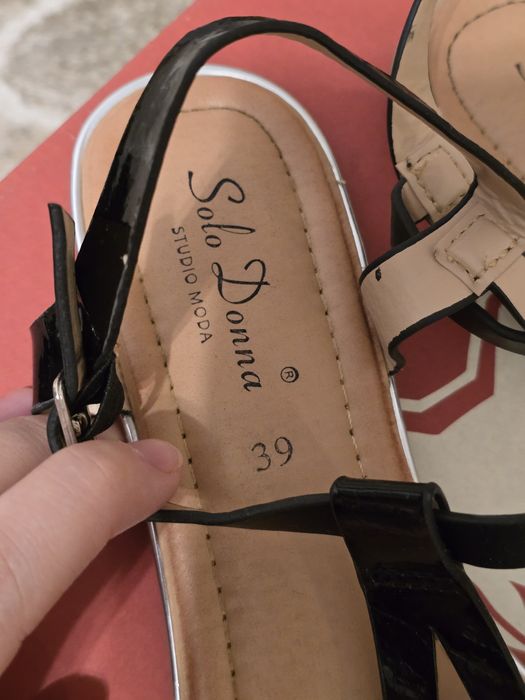 Vand sandale marimea 39,  astept si oferte
