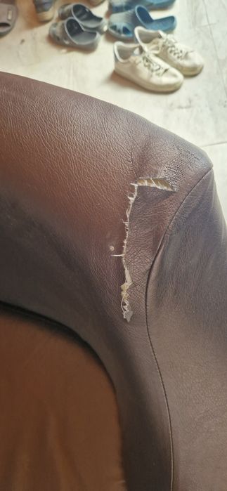 Продам диван б/у, экокожа.