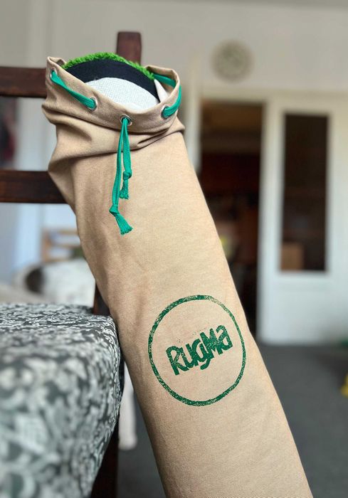 Мек килим "Футболна топка", изработен на ръка.