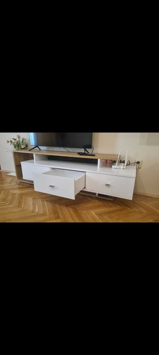 Мебели и Ел. Уреди в комплект