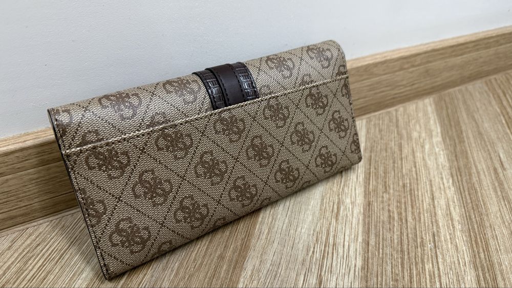 Дамски портфейл Guess