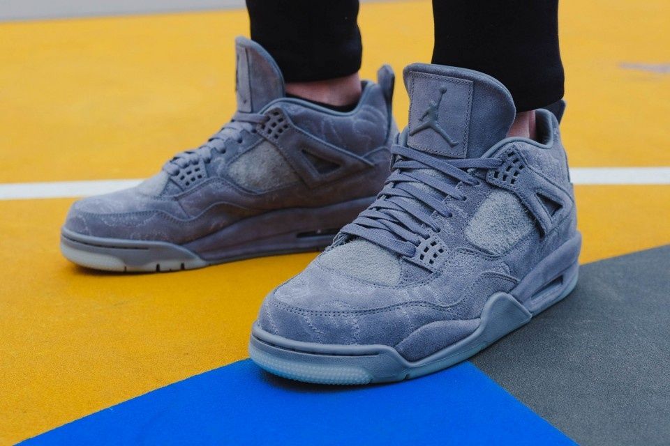 Кроссовки Nike Air Jordan 4 Kaws