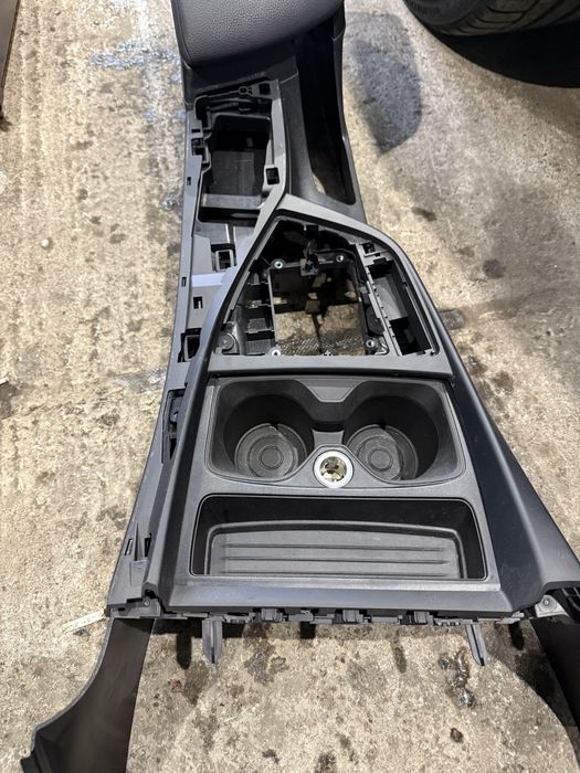 Подлакътник бмв ф20 ф21 ф22 bmw f20 f21 f22 барче с подклакътник