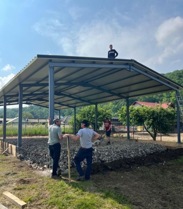 Vând structură metalică 8x20x4