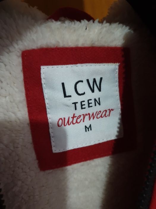 Vand palton rosu cu gluga Waikiki