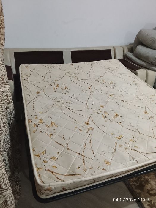 Диван раскладной с матрасом и кресло