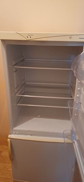 Холодильник белый