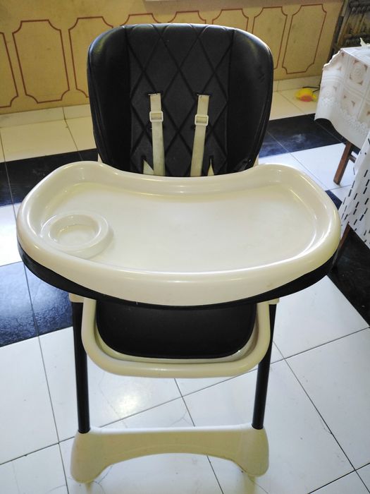 Срочно продаётся. Специальная кресло для кормления детей.