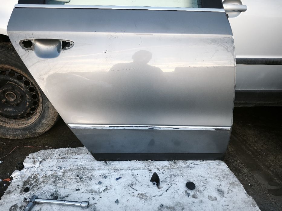 Usa spate dreapta passat b6 break LA7T