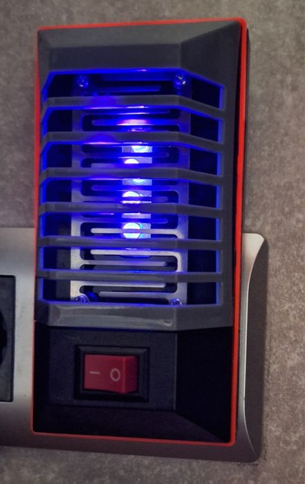 Лампа / репелент / уред за борба насекоми (комари, мухи, мушици)