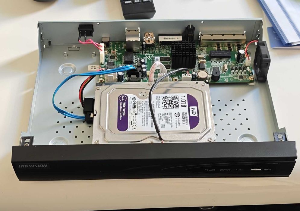 4 канален PoE NVR Hikvision DS-7604NI-E1/4P с 1TB HDD