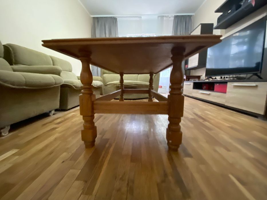 Дървена маса запазена