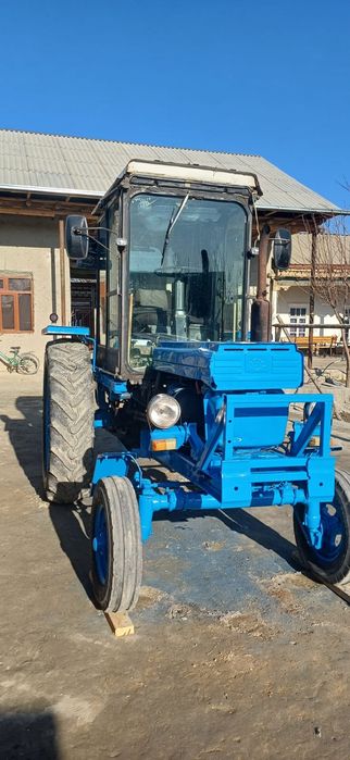 Трактор 28 сотилади