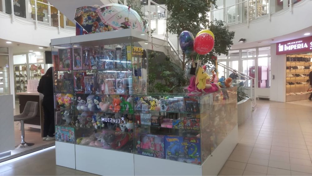 Продам витрины, стеллажи