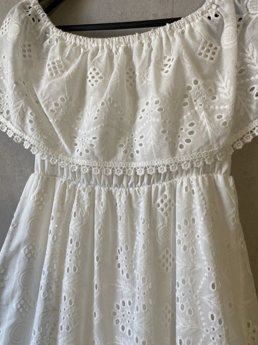 Дамска рокля дантела бяла