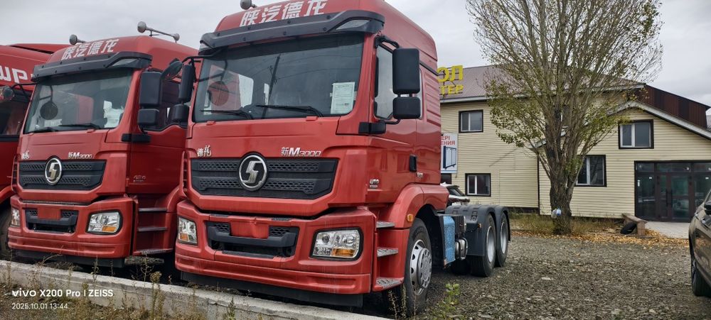 Шесть тяговых локомотивов в Астане,