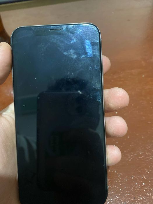 iphone x karobka bor aybi ekranda ozgina ishi bor 150 ming atrofida