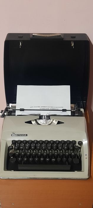 Mașină de scris Triumph Contessa de luxe impecabilă