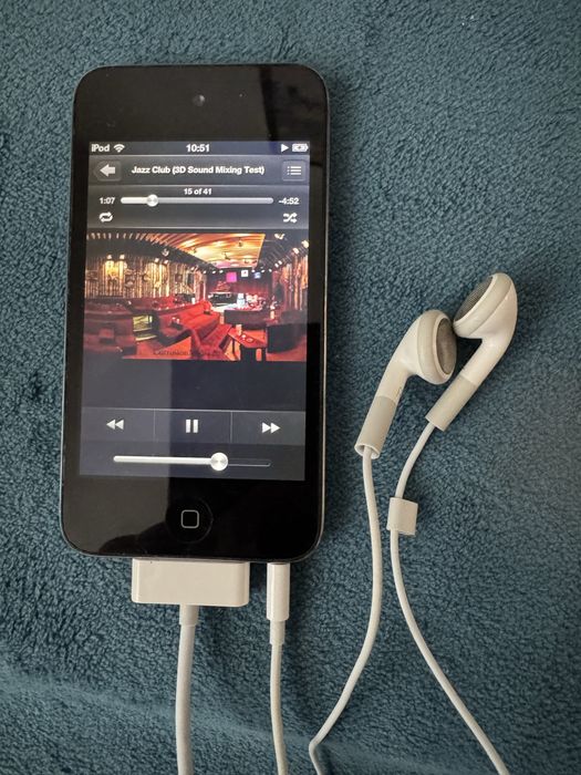 Vand Ipod Touch 4 , in conditii foarte bune