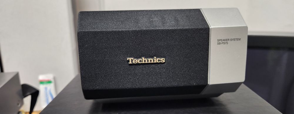 Sistem Technics cu DVD complet cu telecomandă și sateliți Surround